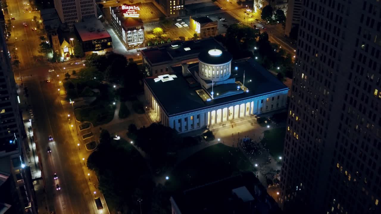 Aerial view approaching the Ohio Statehouse, night in Columbus city - tilt, drone shot