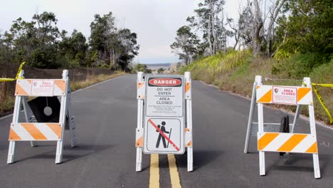 kilauea eruption september 2023 captured september 11 a set of national park warning signs to protect hikers and visitors from vulcanic gas damage