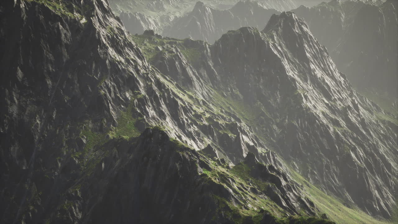 cadena de montañas con una increíble textura de roca áspera