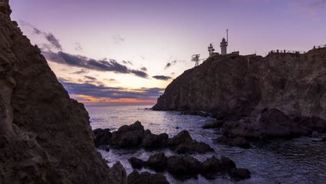 Puesta-De-Sol-En-Un-Faro-De-Cabo-De-Gata-Con-Nubes