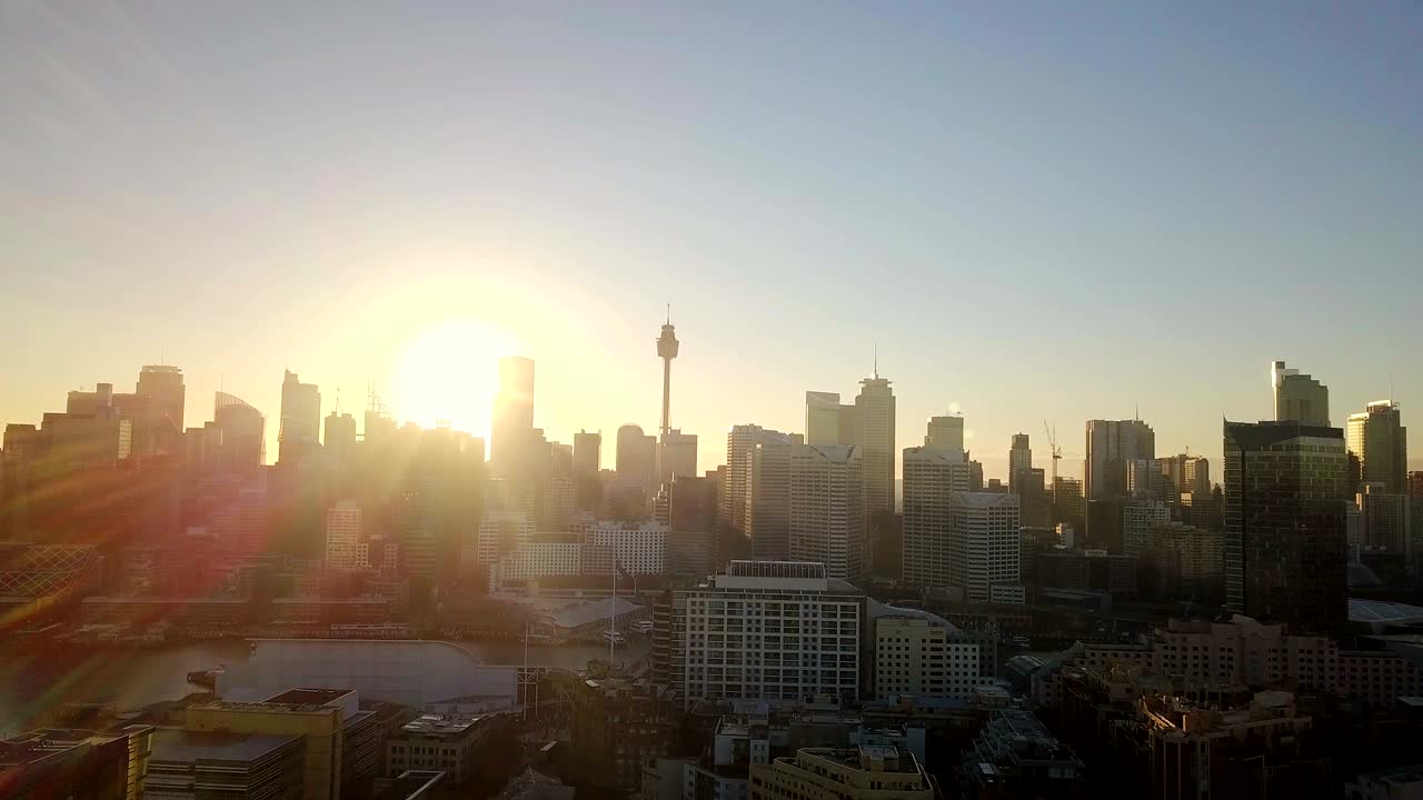 Bela paisagem urbana aérea ao amanhecer