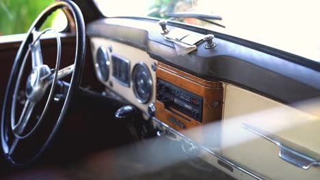 inside of mercedes old timer car