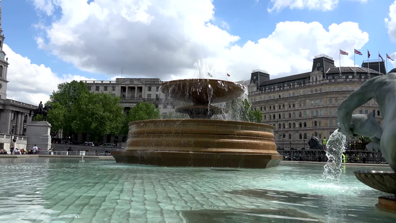 트라팔거 스어 (trafalgar square) 에 있는 분수, 런던, 영국, 약 5월