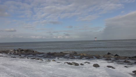 Vista-Panorámica-Del-Mar-Del-Norte-Cerca-De-La-Entrada-Del-Puerto-A-Rotterdam