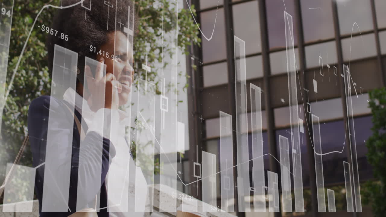 스마트폰을 사용하는 아프리카계 미국인 여성에 대한 비즈니스 데이터의 애니메이션