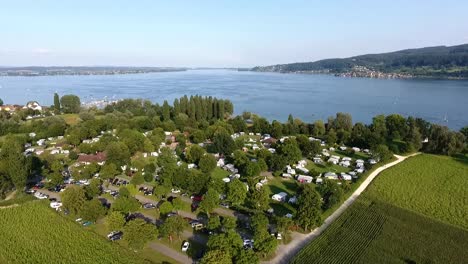 Camping-Am-Ufer-Des-Bodensees-An-Einem-Sommertag