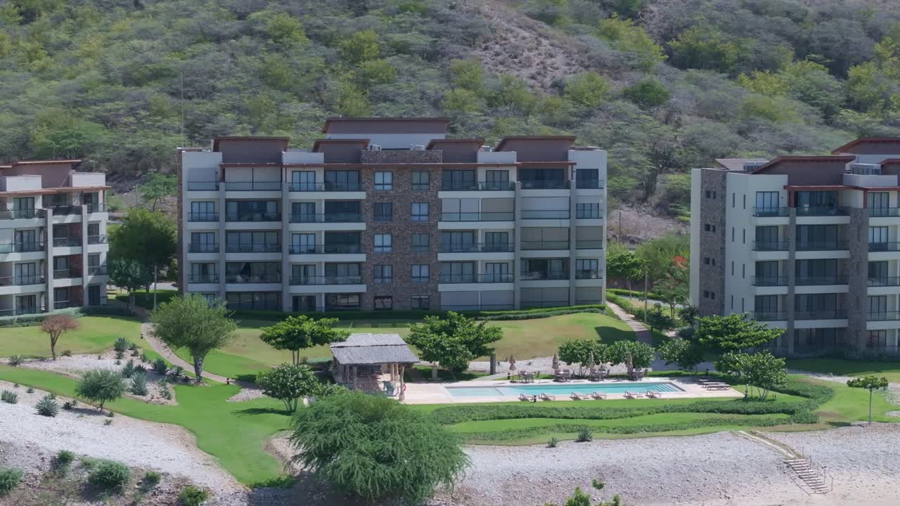 жилые апартаменты с бассейном вдоль пляжа пунтарена, бани в доминиканской республике