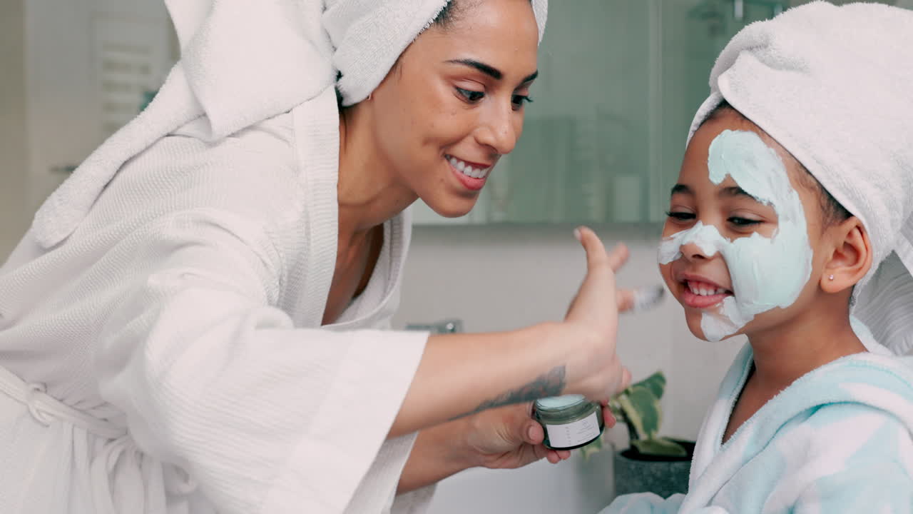 Sessione di coccole tra mamma e figlia