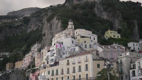 Pintoresca-Ciudad-De-Amalfi,-Amalficoast,-Italia