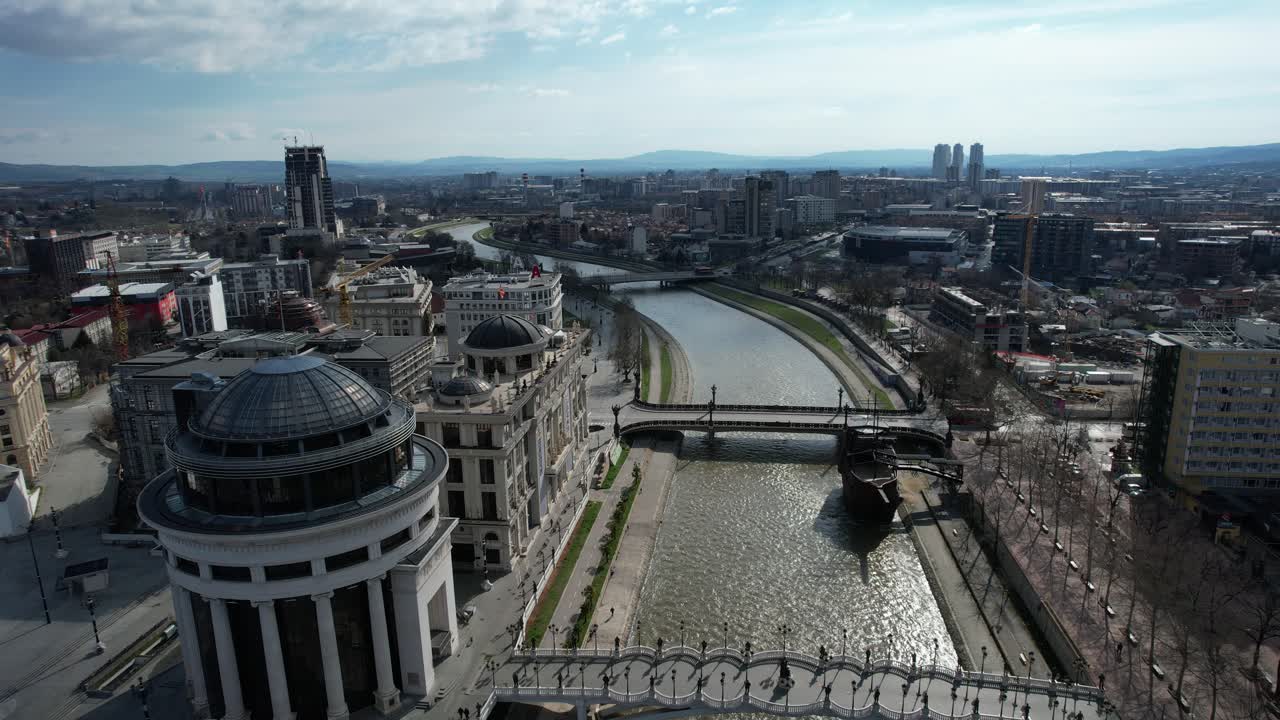 Il Ponte dell'Arte a Skopje, veduta aerea.