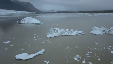 Eisberge-Im-Jokulsarlon-See-Mit-Vatnajökull-Nationalpark-In-Island