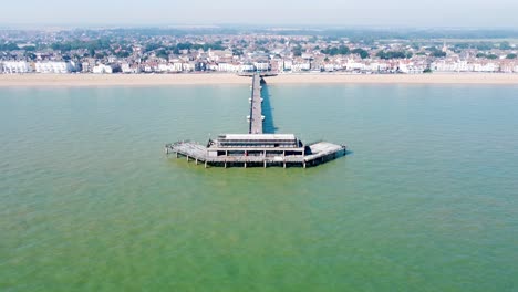 Vista-Aérea-Del-Muelle-De-Trato-Y-El-Paseo-Marítimo