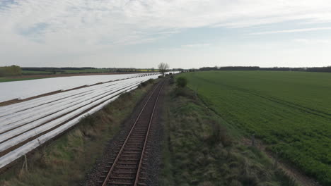 Punto-De-Vista-Aéreo-De-Drones-Del-Antiguo-Ferrocarril-Abandonado-Entre-Chinon-Y-Loudun