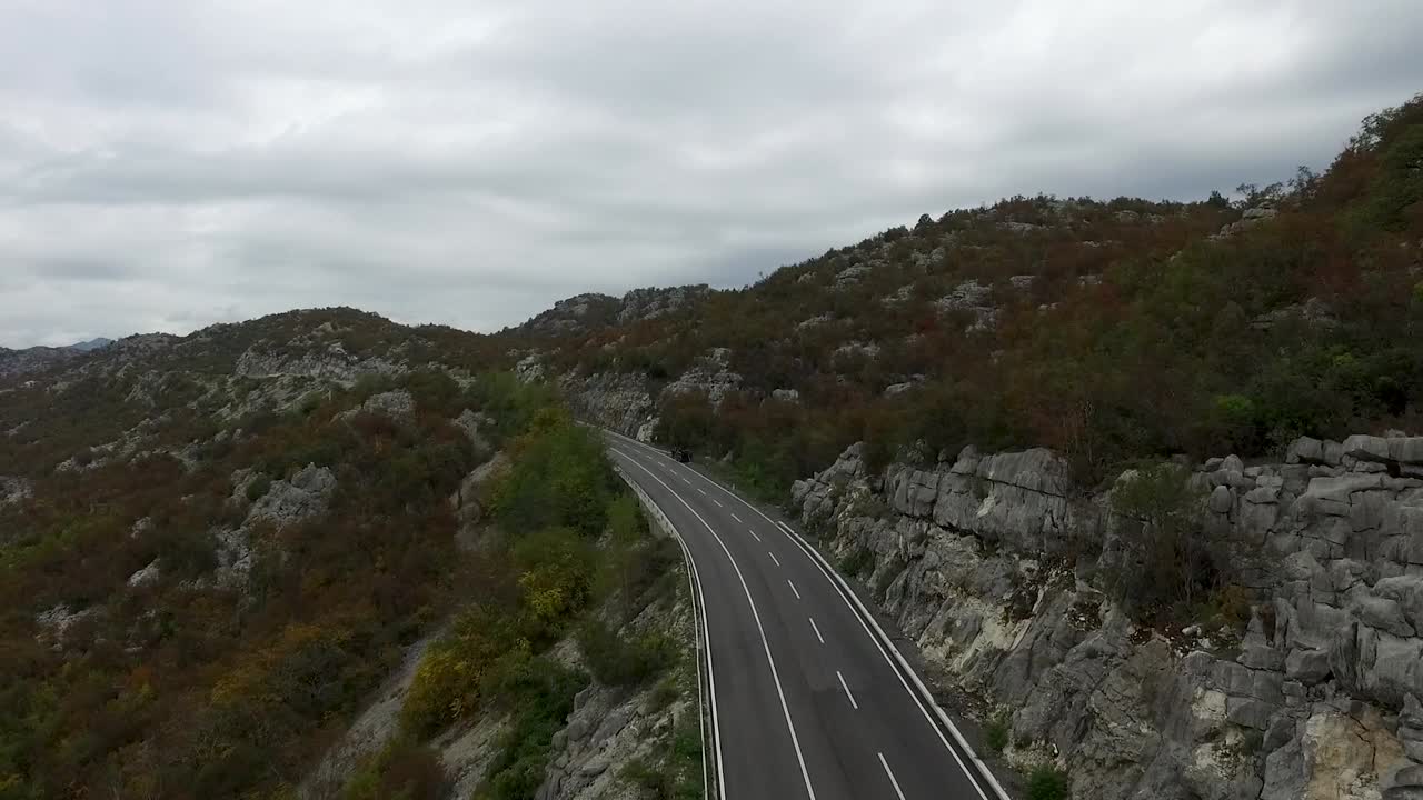vista aérea de la carretera de montaña