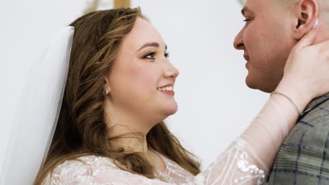 pareja en el altar