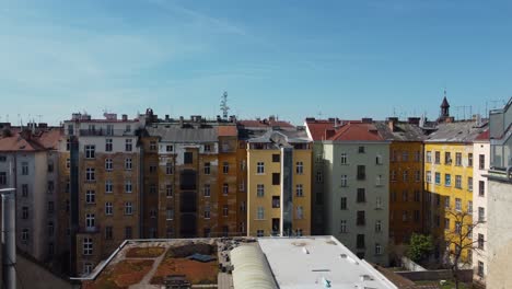 volando por encima de los tejados de praga, chequia