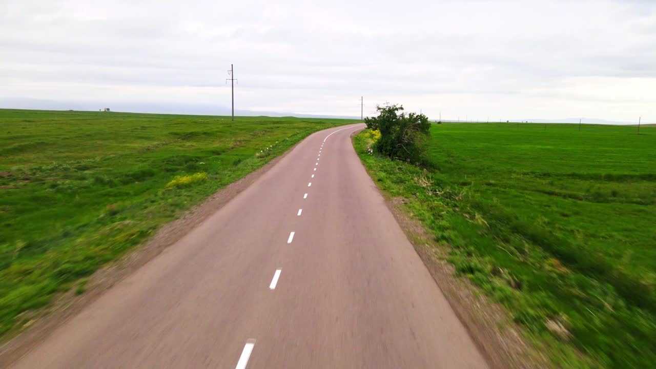 camino de campo en el campo