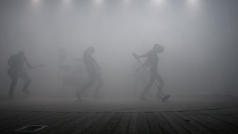 Escenario-De-Concierto-De-Música-Rock.-Siluetas-De-Grupos-De-Música-Alternativa-En-Luz-Estroboscópica