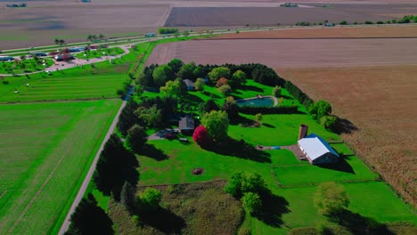 campo llanuras verdes cerca de illini pradera parada de descanso hacia el norte en tolono illinois, estados unidos