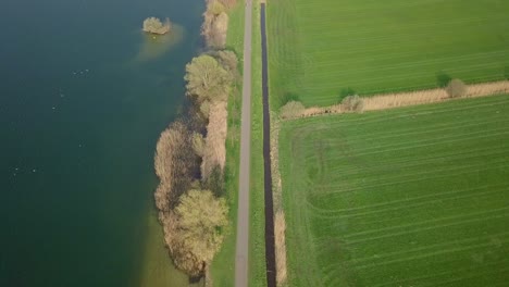 Imágenes-De-Drones-De-Lago,-Camino-Y-Campo-En-30-Fps