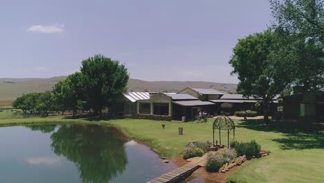 Side-to-side-aerial-view-of-a-farmhouse