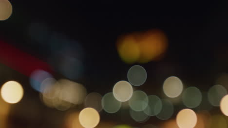 luces de la ciudad efecto bokeh borroso concepto de vida nocturna urbana