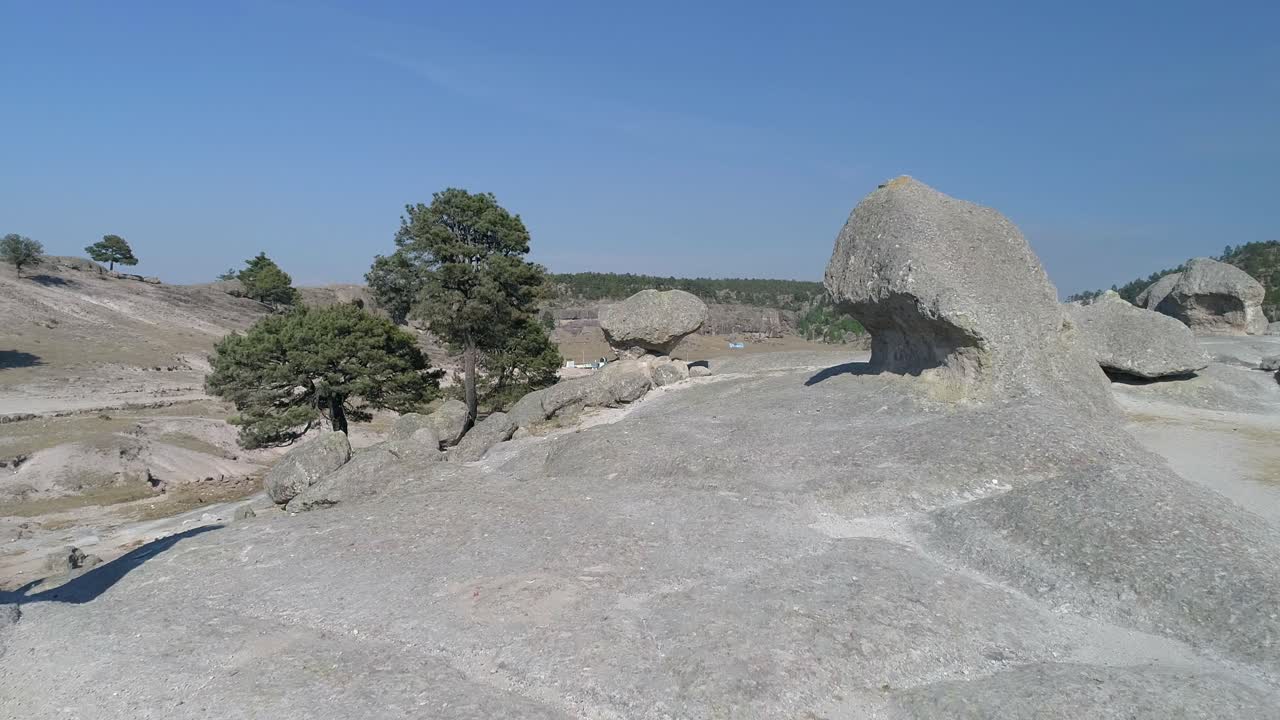 엘 발레 데 라스 라나스, 구리 협곡 지역, 치와와에 있는 암석의 공중 드론 샷