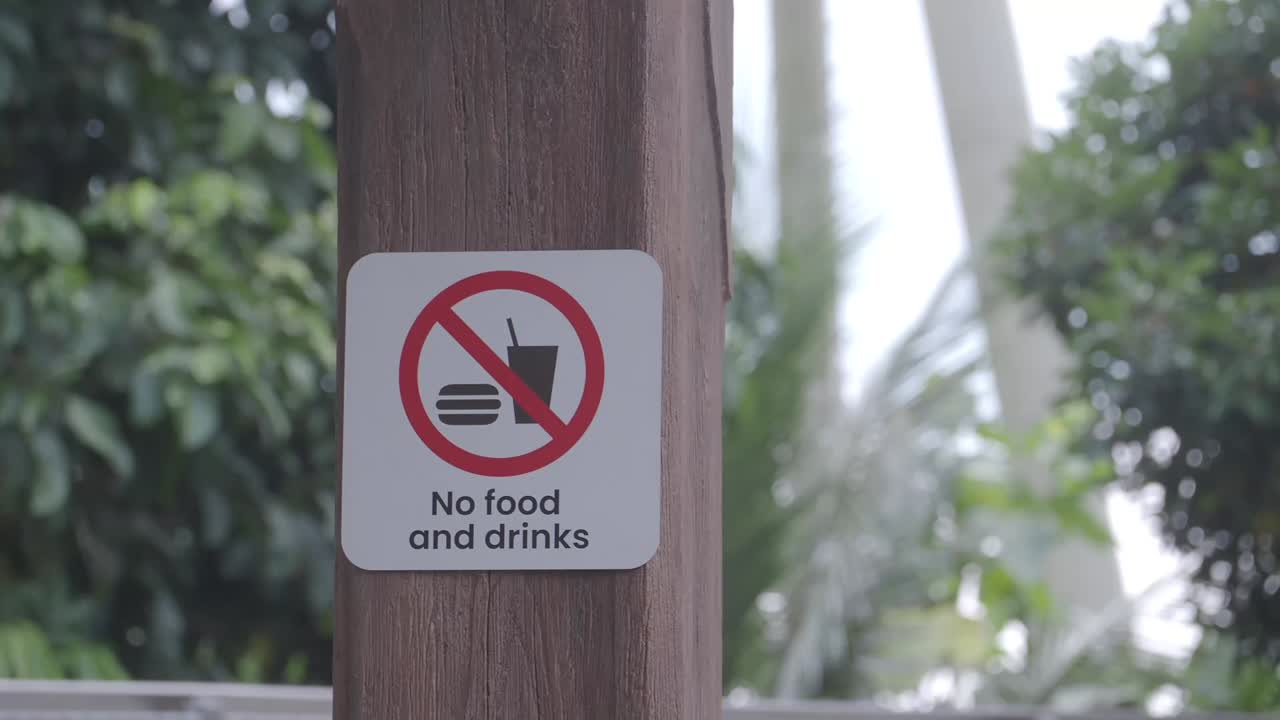 Schild „Essen und Trinken verboten“