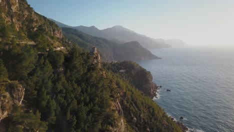 Increíble-Vista-Aérea-De-4k-De-Una-Hermosa-Escena-De-La-Costa-Oeste-Mientras-Se-Pone-El-Sol---Mallorca-Torre-Del-Verger-Serra-De-Tramuntana-En-El-Mar-Mediterráneo---Islas-Baleares,-Mirador-Turístico-Punto-Turístico