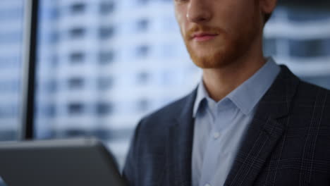 Young-business-man-working