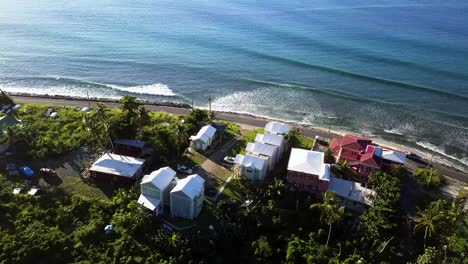 disparo aéreo descendente a una casa local en una playa de la isla de bvi tortola