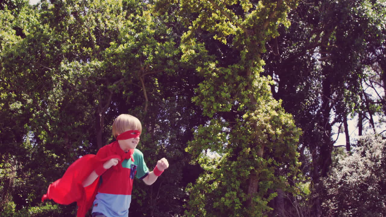 슈퍼히어로인 척하는 소년