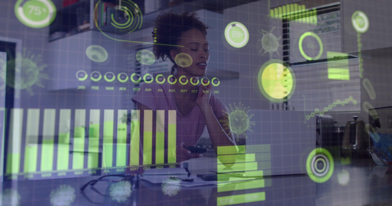 Animazione di elaborazione dati su una donna afroamericana che usa lo smartphone