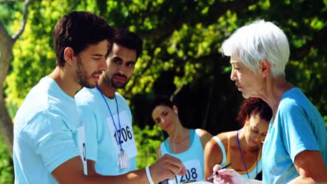 athletes registering themselves for marathon 4k