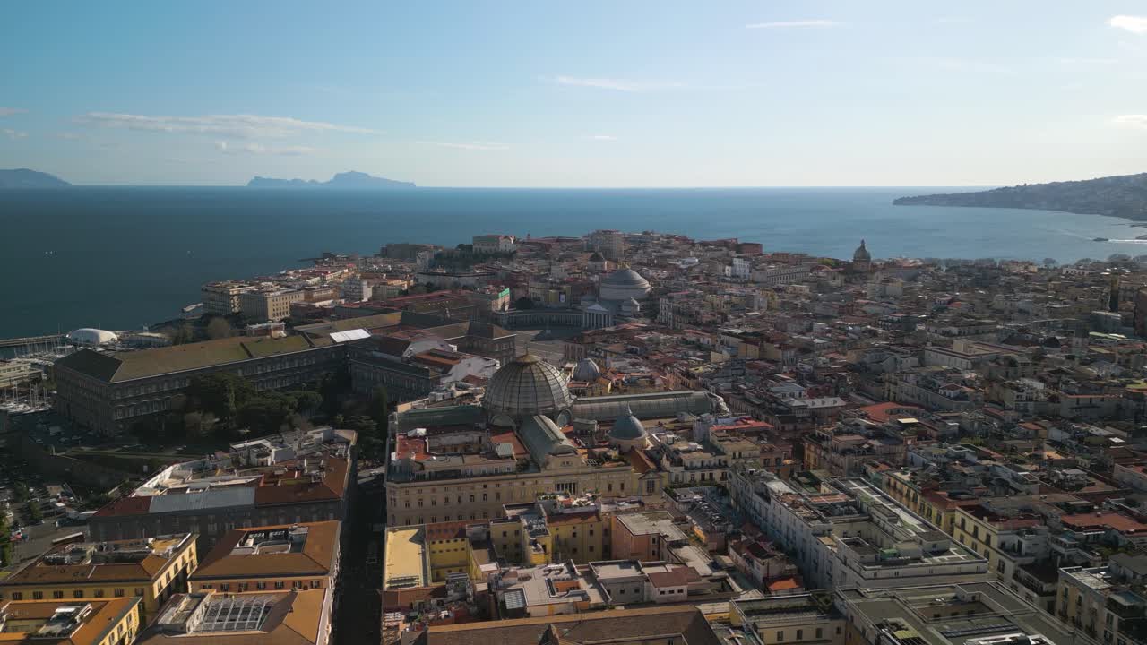 갤러리아 움베르토 i, 피아자 델 플레비시토 위의 아름다운 공중 풍경