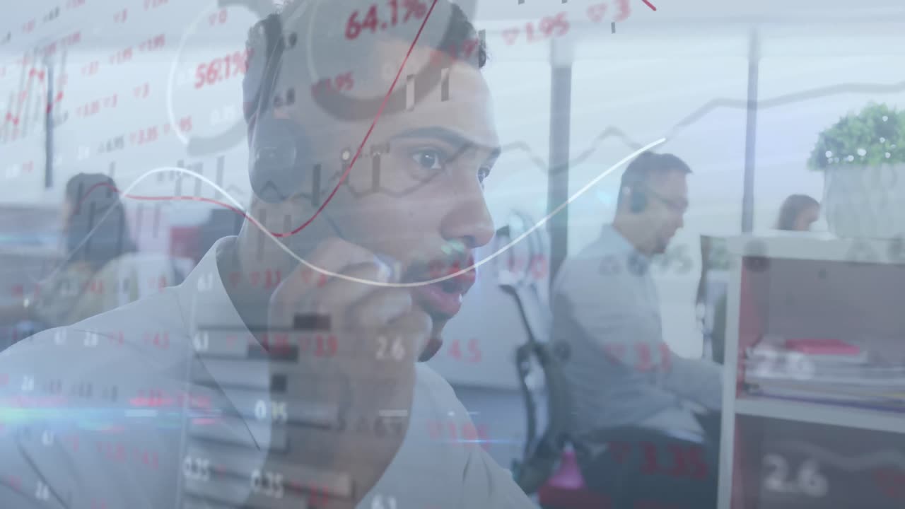 animación de la interfaz que muestra datos y estadísticas con colegas de negocios que trabajan en el centro de llamadas