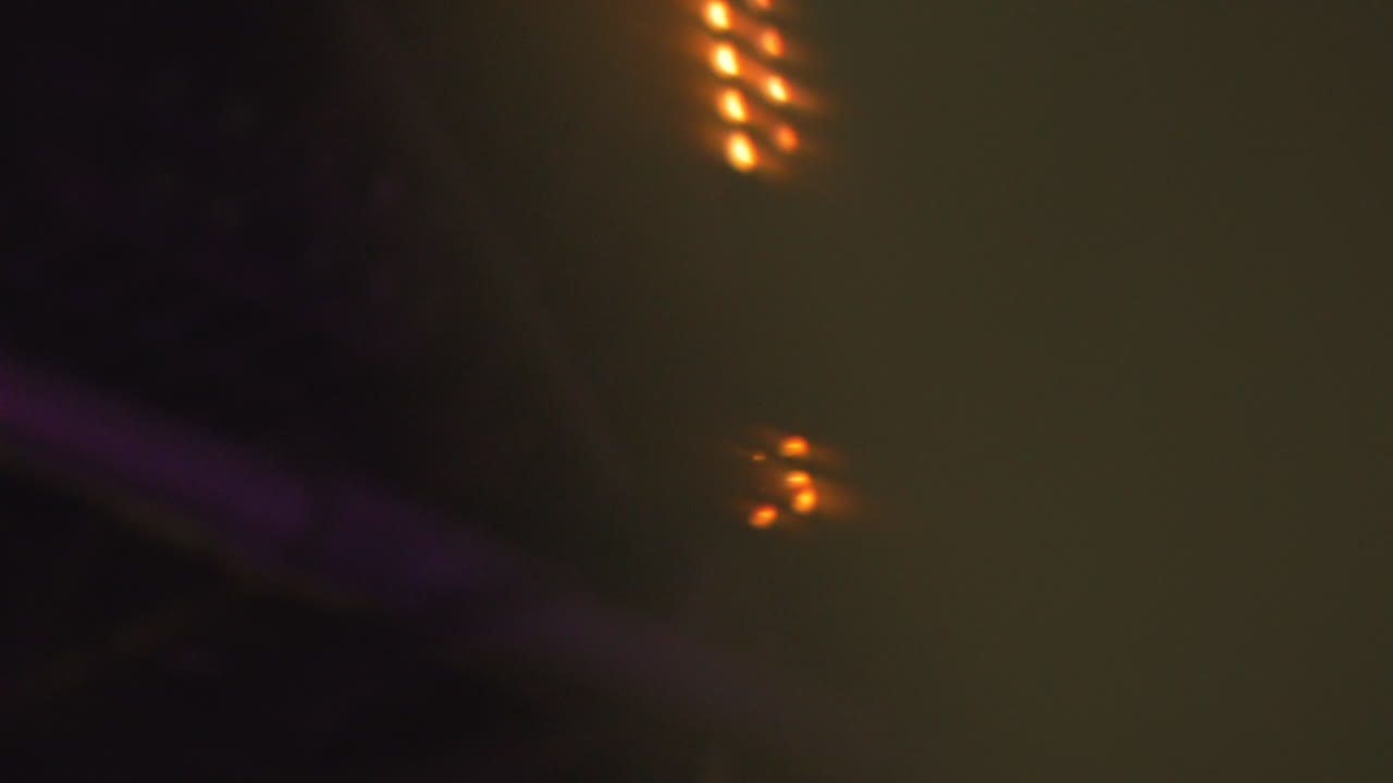 soffits de escenario brillantes en un concierto de música