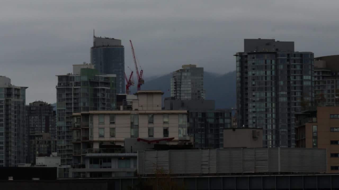 Crane working in Vancouver downtown timelapse on a cloudy rainy day