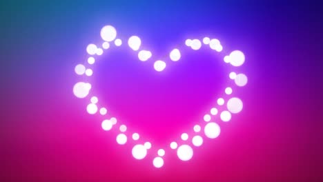 corazón brillante de luces de hadas sobre un fondo púrpura