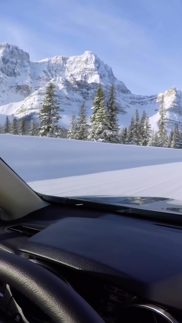 Animazione di vista di paesaggio innevato dall'auto
