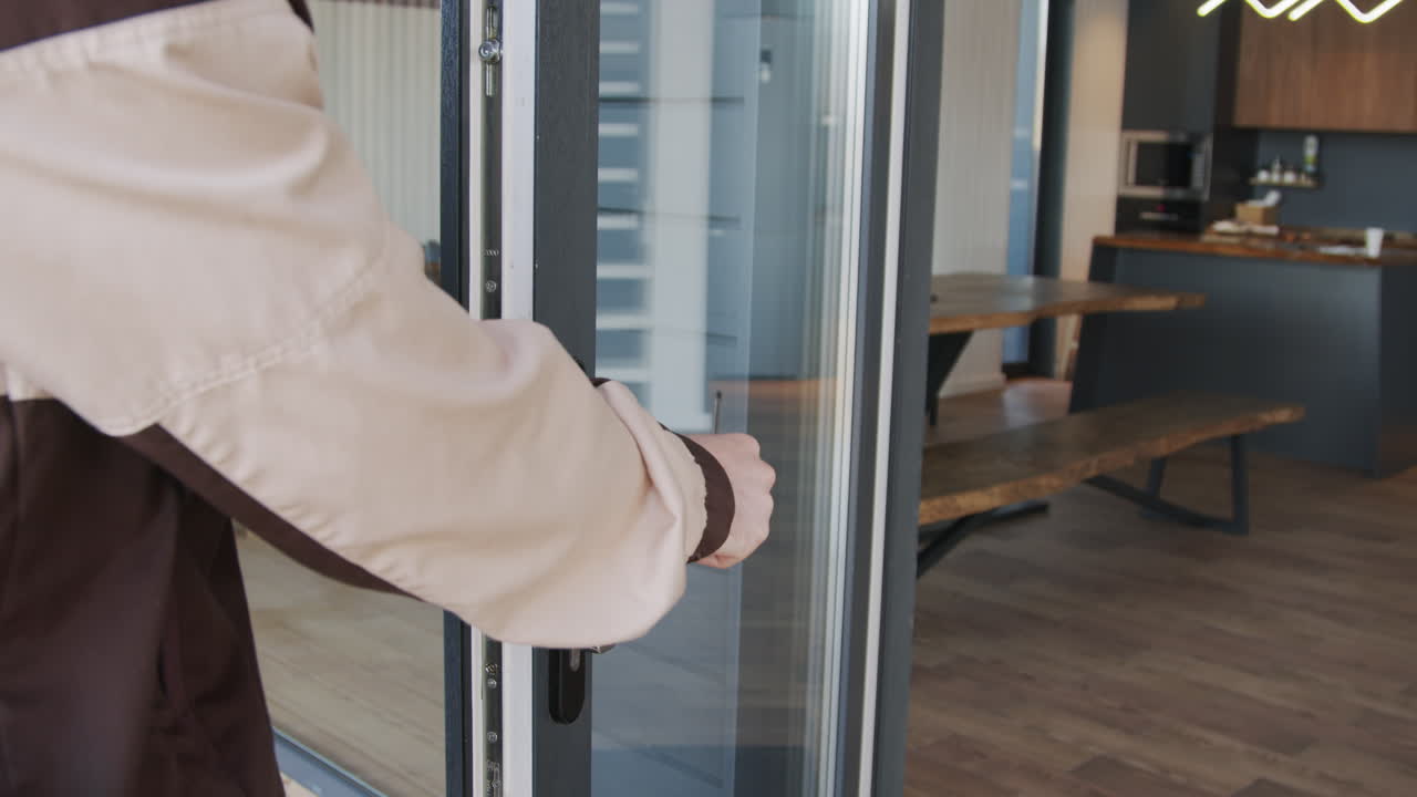 Locksmith Repairing Door Lock