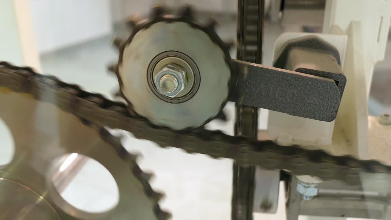 스프로켓과 롤러 체인을 가진 체인 전송 기계