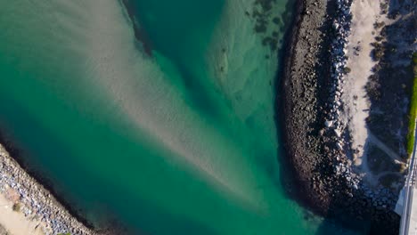 vista de dron de la costa de la laguna de carlsbad