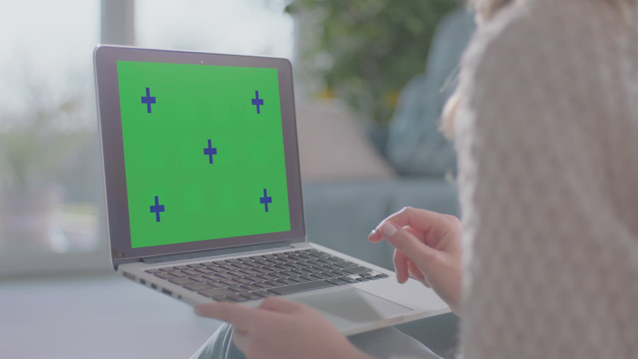 mujeres que trabajan desde casa