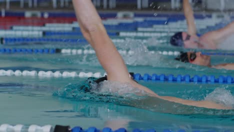 Swimmers-swimming-into-the-pool