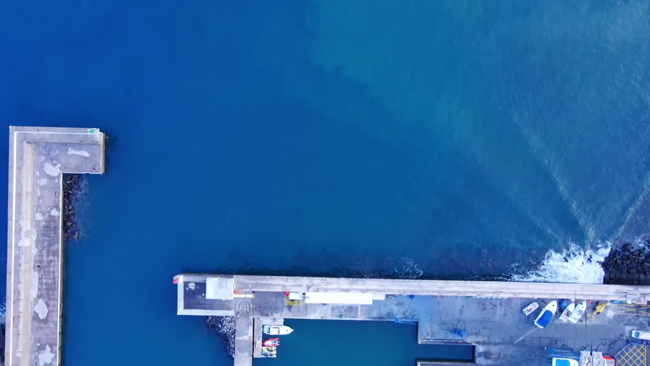 스페인 로스 히간테스(los gigantes)에 있는 항구의 최고 전망