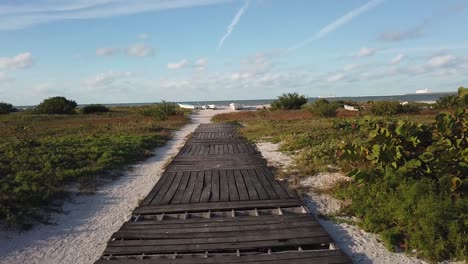 Strandsteg-In-Mexiko-An-Einem-Sonnigen-Tag