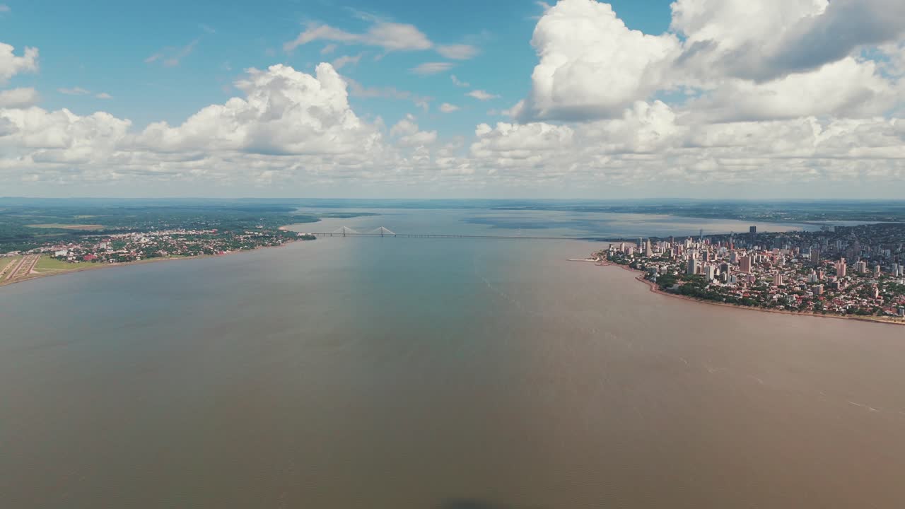 두 나라 를 보여 주는 새 의 눈 으로 볼 수 있는 모습