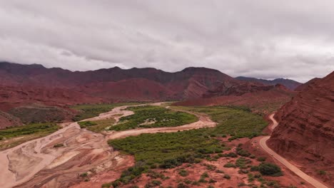 Stunning-aerial-view-of-the-Las-Conchas-river-in-Calchaquí-valley,-Salta,-Argentina