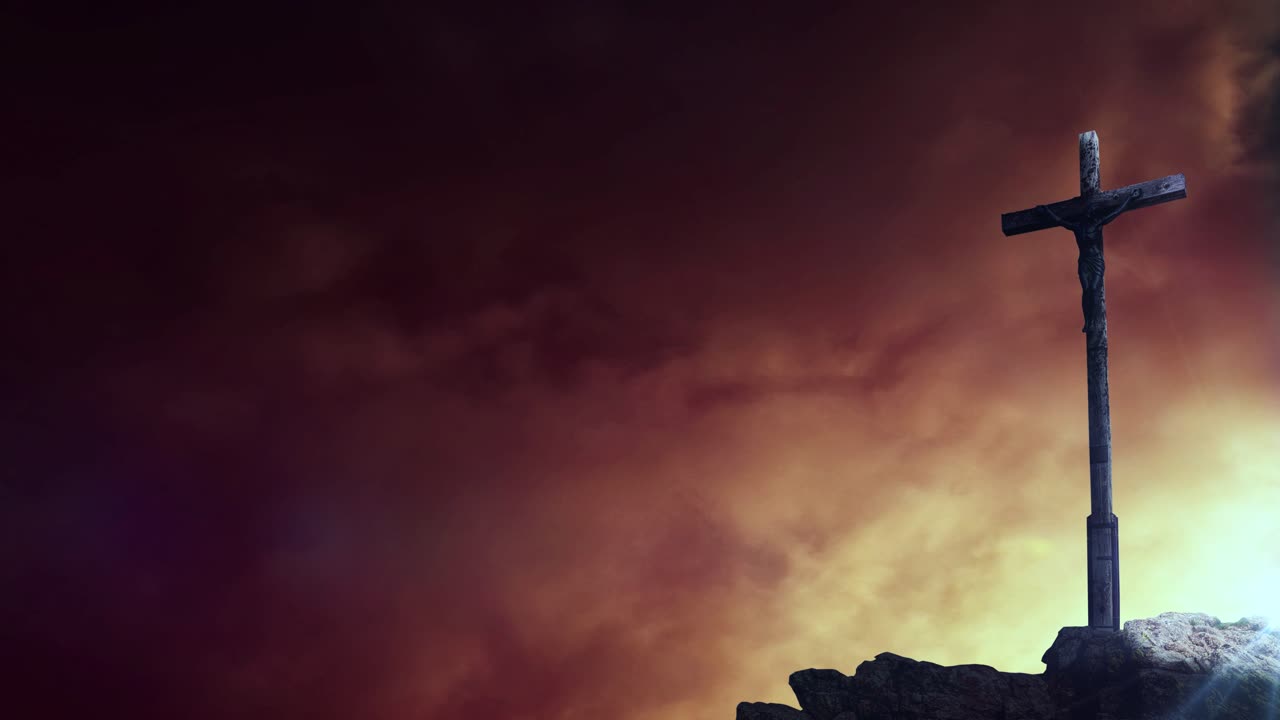 예수 십자가의 전경과 함께 일몰 또는 일출 구름의 저속